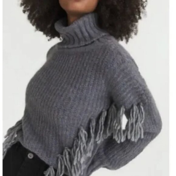 Something Navy Isla Fringe Cozy Gray Turtleneck Sweater - Picture 3 of 8